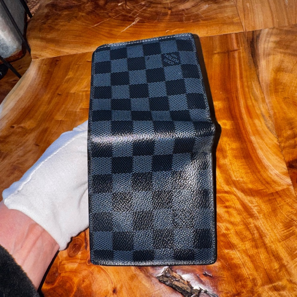 Louis Vuitton
Damier Graphite Pattern Coated Canvas Bifold Wallet - Picture 9 of 13